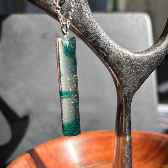 Jewelry - Green & Clear Resin Pendant Necklace